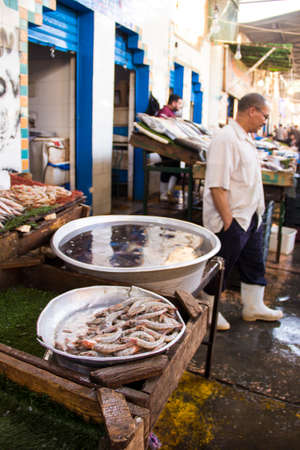CAIRO, EGYPT - DECEMBER 29, 2021: Seller at the Central Fish Market in Cairo, Egyptのeditorial素材
