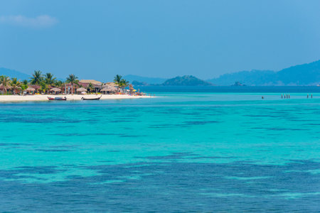 Ko Lipe, Thailand: beach with boats, sea, and horizonの写真素材