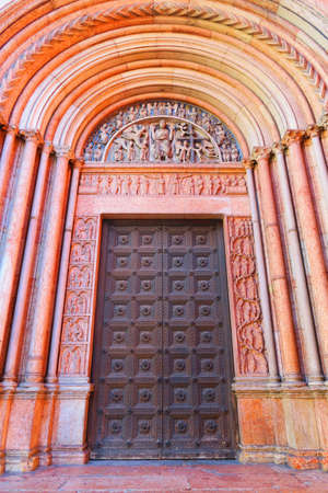 Portal of the Baptistery of Parma depicting the Last Judgment. Designed and decorated by Benedetto Antelami in the thirteenth century. The sculptures that decorate the Baptistery are among the most important of the periodのeditorial素材