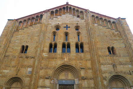 Pavia,Italy, 25 october 2015.The basilica of San Michele Maggiore is a masterpiece of Lombard Romanesque style, is located in Pavia, Lombardy.It was built between 1118 and 1130 on the foundations of an earlier basilica where were crowned the Longobards soのeditorial素材
