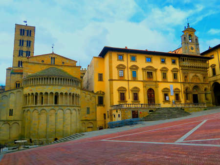 Arezzo, Italy, 13 march 2016.The Piazza Grande is the most noteworthy medieval square in Arezzo, Tuscany.Once the main marketplace of the city, it is currently the site of the Giostra del Saracino ( "Joust of the Saracen").のeditorial素材