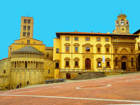 Arezzo, Italy, 13 march 2016.The Piazza Grande is the most noteworthy medieval square in Arezzo, Tuscany.Once the main marketplace of the city, it is currently the site of the Giostra del Saracino ( "Joust of the Saracen").のeditorial素材
