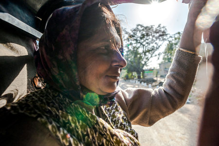 19 Jan 2016-lady traveling in cramped auto rickshaw Idar Sabarkantha gujarat INDIAのeditorial素材