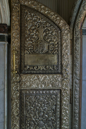 11-Jun-2004 Decorative silver door at Nizamuddin Dargah (mausoleum) of Khwaja Nizamuddin Auliya  Nizamuddin West area of Delhi, INDIAのeditorial素材