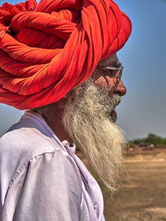 04-03-2019-Rabari tribesman with traditional turban, clothes and long beard. Rabari or Rewari are an...