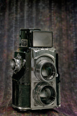 18 Mar 2009 Vintage 1935 Zeiss Ikon Contaflex twin-lens reflex Camera. Uses 35mm film Studio shot...