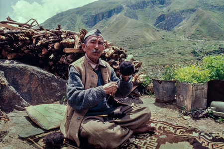 27 Mar 2020 Lokal Old Man working with woolen yarn Mana Village near Badrinath Uttarakhand India