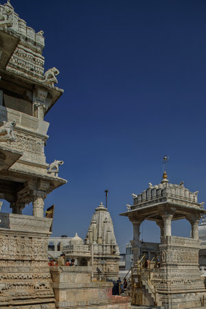 27 Nov 2007-Jagdish Mandir exterior a large ornately carved Hindu Temple Devoted to Lord Vishnu set in the middle of the old town of Udaipur Rajashan Indiaのeditorial素材