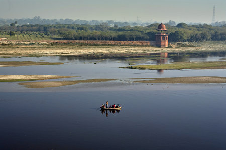 08-Mar-2007 Yamuna River Behind Taj Mahal, Agra, A view of the Yamuna river, also known as the Jamuna, is the longest and the second largest tributary river Agra Uttar Pradesh INDIAのeditorial素材