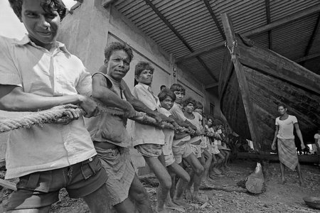 Unidentified Worker pulling Boat with Thick rope near Pen Panvel konkan Maharashtra indiaのeditorial素材