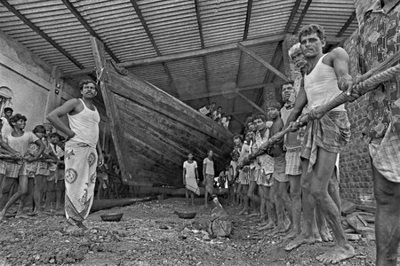 Unidentified Worker pulling Boat with Thick rope near Pen Panvel konkan Maharashtra indiaのeditorial素材