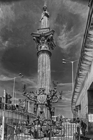 22 Oct 2004-Khada Parsi statue of Seth Cursetjee Manockjee, Bombay, Mumbai, Maharashtra, India, Asiaのeditorial素材