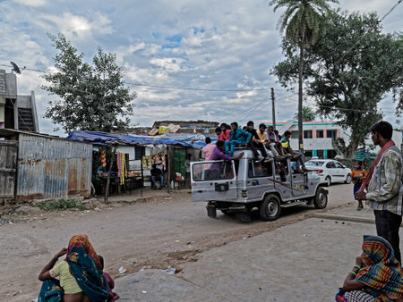 29 Oct 2019 Unidentified People at a market in the smal toen  center Aravali Hills.near Poshina North Gujarat Indiaのeditorial素材