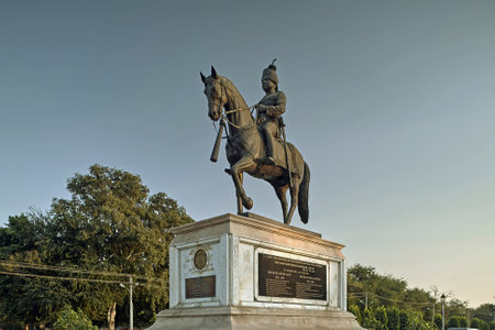 11 24 2007 Bronzz Statyue of Sawai Man Singh Statue near Ram Niwas Garden Albert Hall Museum, Jaipur Rajasthan India.のeditorial素材