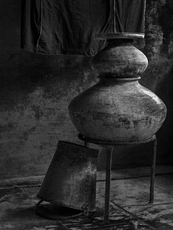11 29 2019 Galvanized Metal Bucket And Urthan Pots At Old House Badoli Near Idar Sabarkantha Gujarat Indiaのeditorial素材