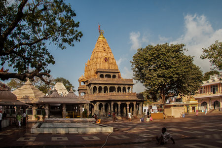 17 Feb 2005 Exterior view of Mahakaleshwar Temple, Ujjain, Madhya Pradesh, India, Asiaのeditorial素材