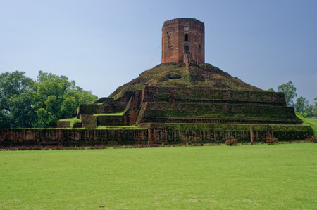 08 242008 Chaukhandi Stupa and octagonal tower added by Govardhan 5th century, Buddhist Site Sarnath, Uttar Pradesh, Indiaのeditorial素材