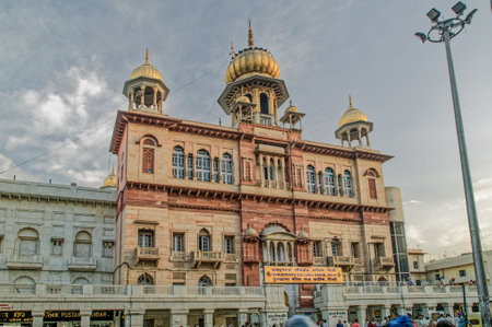 06 08 2004 View of the Gurdwara Sis Ganj Sahib, Sikh Temple in Chandni Chowk area of Old Delhi, India.のeditorial素材