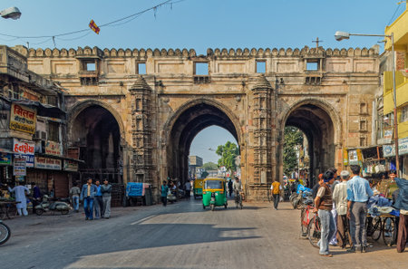 16-Dec-2007 Teen Darwaza, which is a historical gateway on the east of Bhadra Fort, now a unesco world heritage site Ahmedabad, Gujarat, India.のeditorial素材