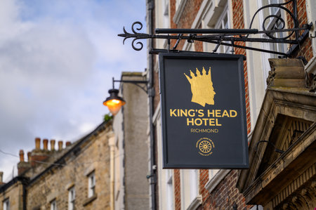 Richmond, North Yorkshire, UK - August 3, 2020: Traditional sign outside The King's Head Hotel in Richmond Market Placeのeditorial素材