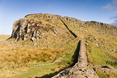 Hadrians Wall ascends the Whin Sill at Steel Riggのeditorial素材