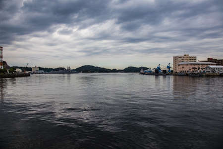 The Yokosuka waterfront.  The right side is the Japanese Maritime Self Defence Force.  The right side is U.S. Navyのeditorial素材