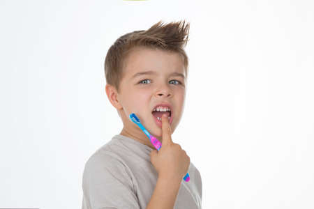 boy shows his hurting teethの写真素材