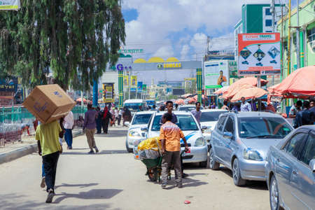 Hargeisa, Somaliland - November 10, 2019: Daily Life of the Hargeisa streets with the Cars and Local Peopleのeditorial素材