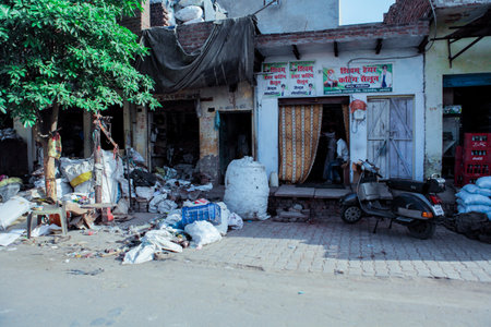 Agra, India - March 06, 2023: Busy and Dirty Streets of Indian Agraのeditorial素材
