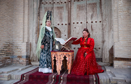 Women In Traditional Dresses In Uzbekistan, Bukharaのeditorial素材