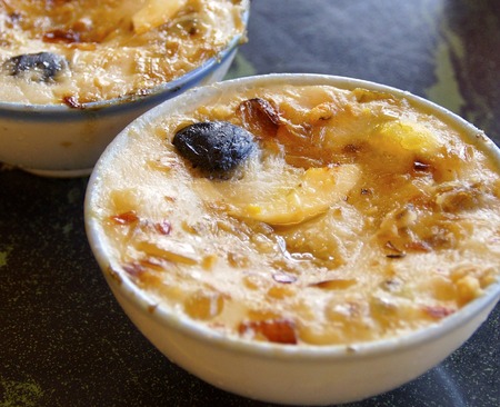 Taiwanese gourmet, rice cake in a bowl closeup