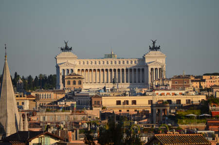Overview of Rome and the monument to Vittorio Emanuele IIのeditorial素材