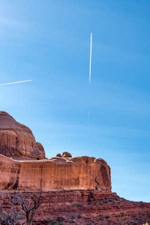 Crossing Jet Vapor Streams at Park Avenue Trailの写真素材