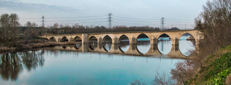 Medieval stone pente over the Duero river as it passes through the town of Tordesillas, province of Valladolid, Spainの写真素材