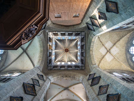 Innenraum der Sint-Niklaaskerk oder St.-Nikolaus-Kirche, Gent, Flandern, Belgien, Europaのeditorial素材