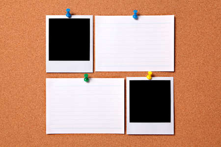 Blank photo prints and office index cards pinned to a cork notice board.  Space for copy.  Paths provided.の写真素材
