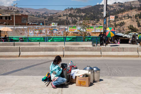 HUARAZ, PERU - NOVEMBER 29, 2014: Small saleswoman in the streets of Huaraz.のeditorial素材