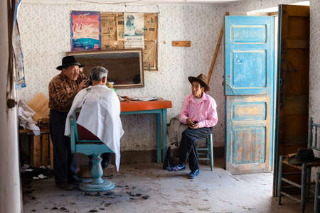 HUARAZ, PERU - NOVEMBER 30, 2014: Work activity of a hairdresser in the city of Huaraz.のeditorial素材