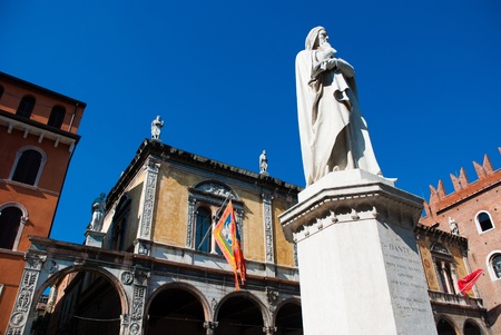 Piazza dei Signori, also known as Piazza Dante in Verona. There are various palaces around the square and a statue of Dante Alighieriの写真素材