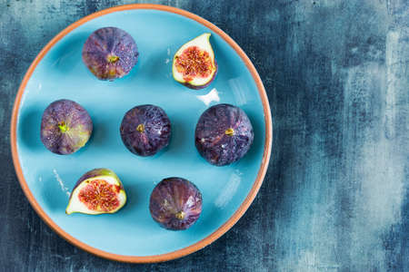 Figs on cyan plate with blue backgroundの写真素材