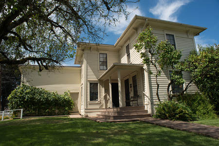 NEWBERG OREGON, AUGUST 15 2017, The  Hoover-Minthorn house, home to 31st President Herbert Hoover as a child. The oldest house in Newberg, it now operates as a museum.のeditorial素材