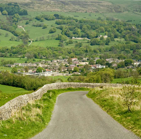road to village peak district derbyshire england ukの写真素材