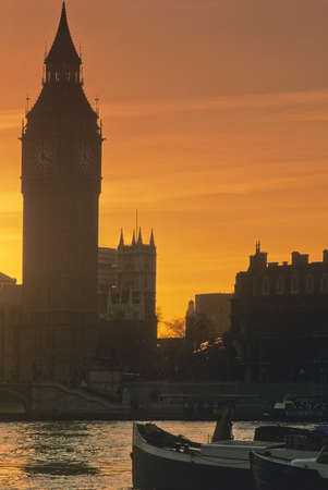 sunset river thames london england uk europe houses of parliament big ben view from the embankmentの写真素材