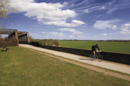 The footpath and cycleway the greenway disused and converted railway line stratford upon avon warwickshire the midlands england ukの写真素材