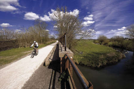 The footpath and cycleway the greenway disused and converted railway line stratford upon avon warwickshire the midlands england ukの写真素材