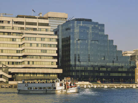 river thames london city of london  wharf wharves pleasure boat day tripの写真素材