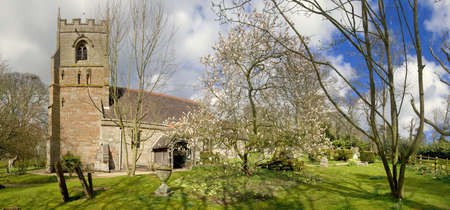 churchyard beoley church warwickshire midlandsの写真素材