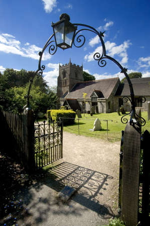 churchyard beoley church warwickshire midlandsの写真素材