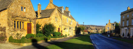 Old houses on the high street of Broadway village in the worcestershire cotswolds Midlands england UKの素材