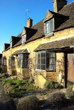 Old houses on the high street of Broadway village in the worcestershire cotswolds Midlands england UKの素材